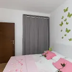 Manuela * ツァヴタット